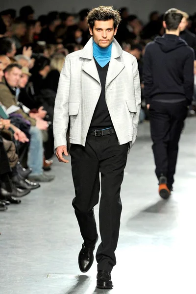 Look 15